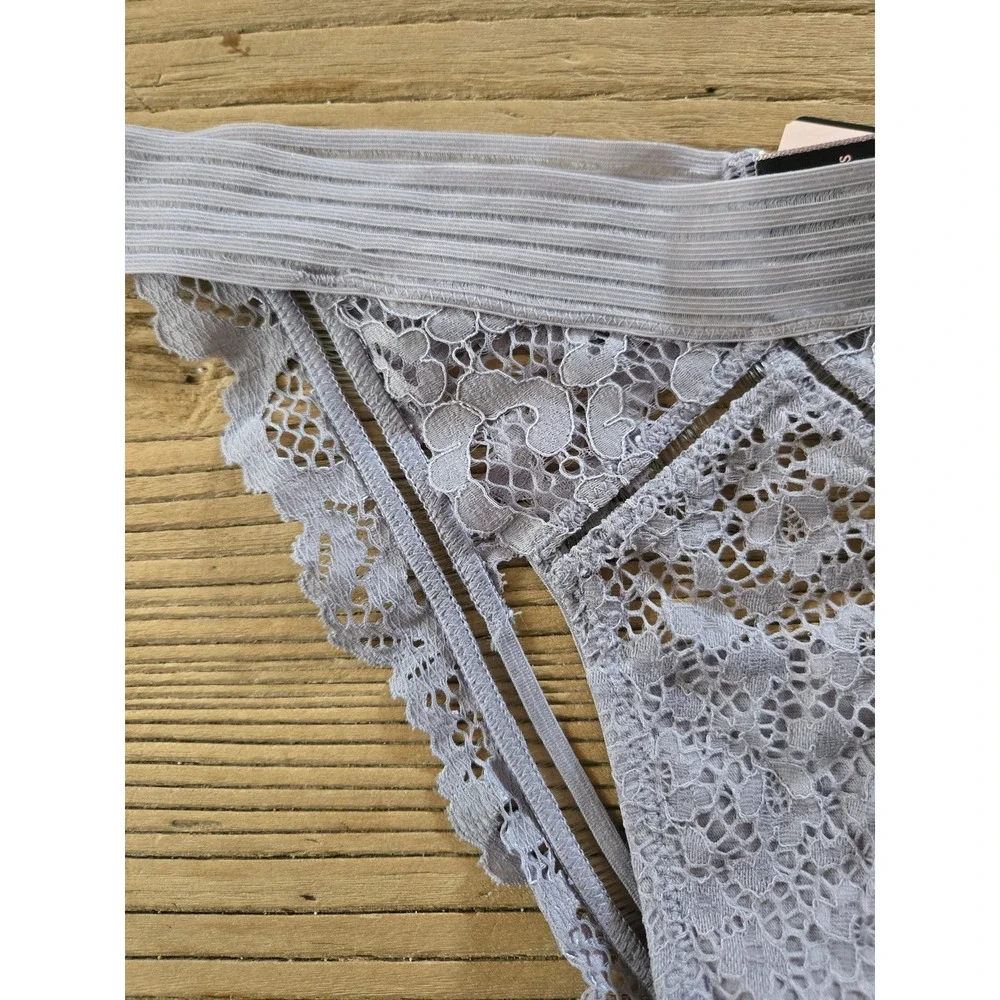 Victoria's Secret Cheekini Peekaboo Lace Panty sz XS New